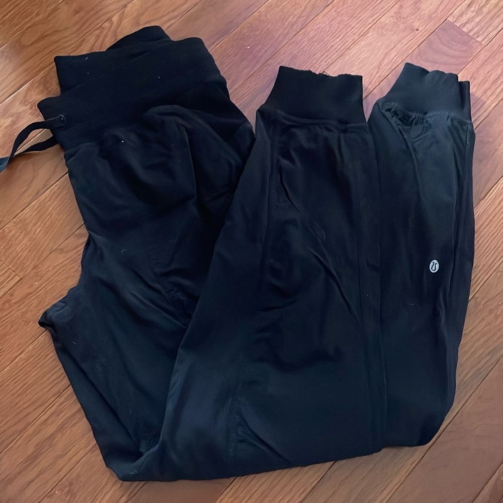 black lululemon dance studio joggers size 4